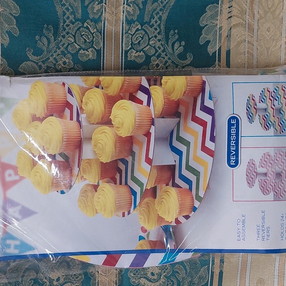 Bakery crafts reversible cupcake stand - Picture 2 of 2